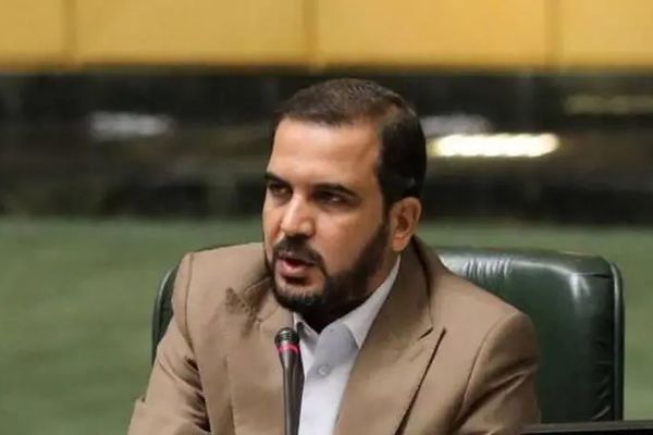 عضو هیئت رییسه مجلس: امروز نه فرمانده کل قوا داریم، نه رییس ستاد کل، نه فرمانده سپاه