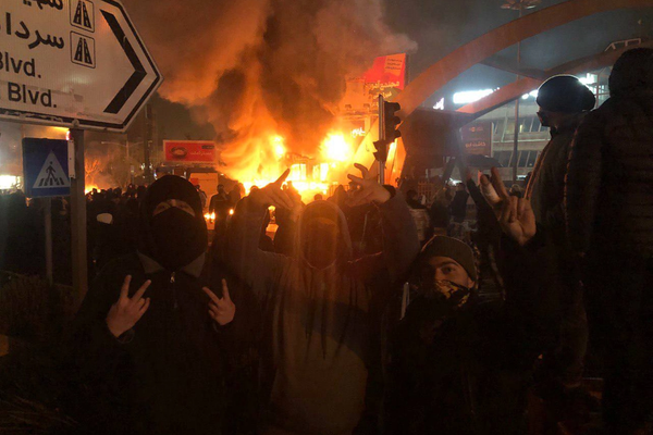 تهدید خانواده بازداشتشدگان اعتراضات برای شرکت اجباری در راهپیمایی ۲۲ بهمن