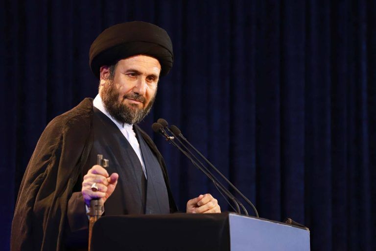 امام جمعه قزوین: دشمن می‌گوید چه ایرادی دارد خانم‌ها در کافه قهوه بخورند