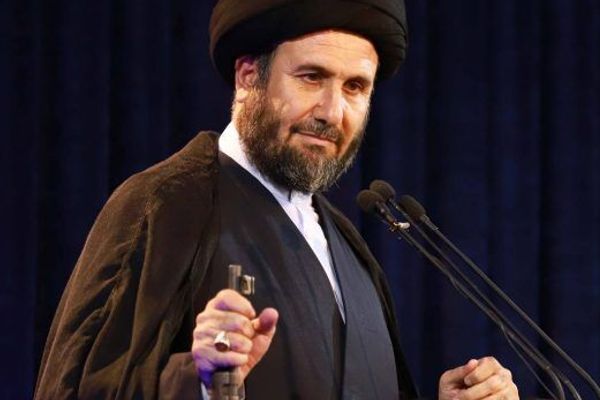 امام جمعه قزوین: دشمن میگوید چه ایرادی دارد خانمها در کافه قهوه بخورند