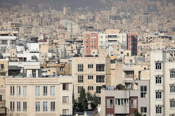 مسؤول إيراني: مبانٍ في طهران أصبحت أشبه بـ "قنابل موقوتة" بعد تحولها لمخازن مواد كيميائية