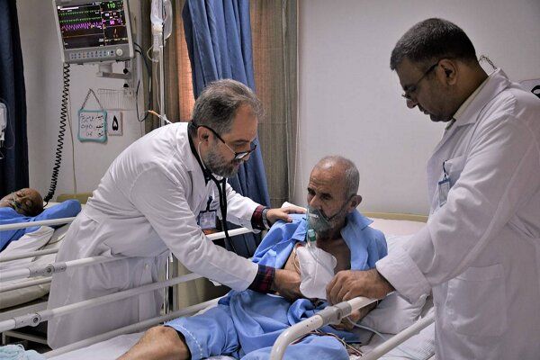 عضو رابطة المتقاعدين الإيرانيين: المسنّون يبيعون منازلهم وممتلكاتهم لتغطية تكاليف علاجهم