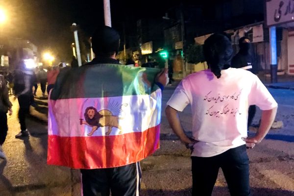 طالب بتنحي خامنئي وتشكيل مجلس انتقالي.. تهديد وتدخل أمني يمنع نشر بيان "جبهة الإصلاحات"