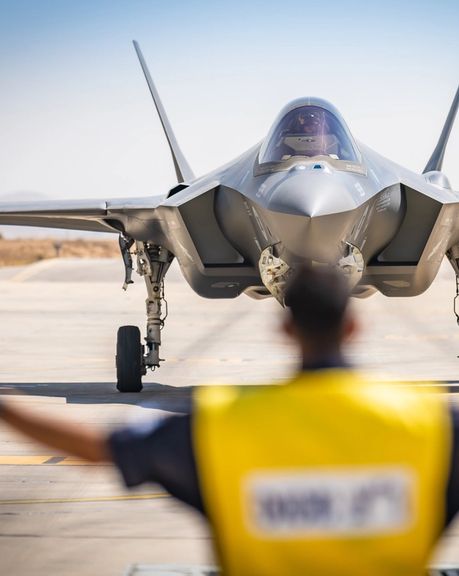 ارتش اسرائیل: زیرساختهای حوثیها تخریب و فرودگاه صنعا تعطیل شد