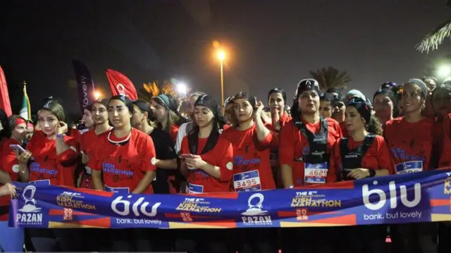 ‏ برلماني إيراني: توجيه تحذير لوزير الاقتصاد بشأن ملابس النساء في ماراثون "كيش"