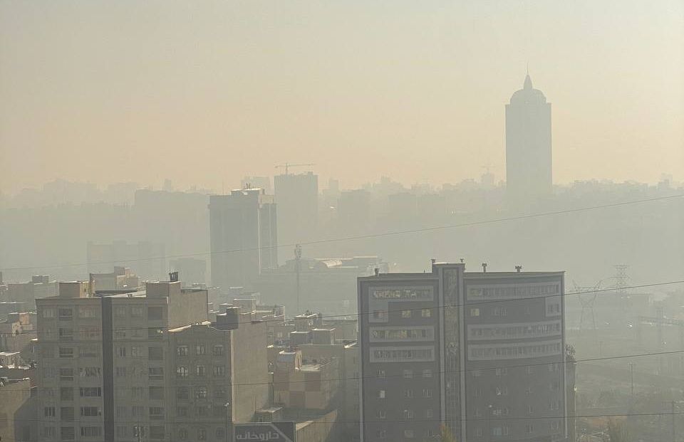 انتقاد شهروندان از تشدید آلودگی هوا: نفس کشیدن در ایران به چالشی روزمره تبدیل شده است