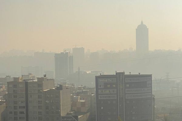 انتقاد شهروندان از تشدید آلودگی هوا: نفس کشیدن در ایران به چالشی روزمره تبدیل شده است