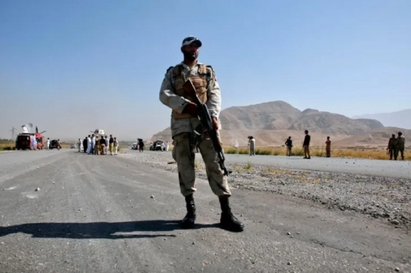 ارتش پاکستان از کشته شدن چهار سرباز این کشور در حمله یک گروه از داخل خاک ایران خبر داد