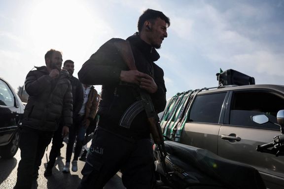 یک نیروی هیات تحریر شام در دمشق، پایتخت سوریه، ۳۰ آذر