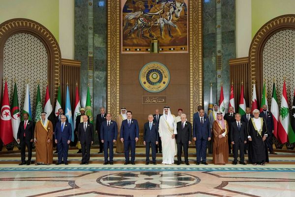 القمة العربية تدعم المفاوضات النووية وتؤكد سيادة الإمارات على الجزر الخليجية الثلاث