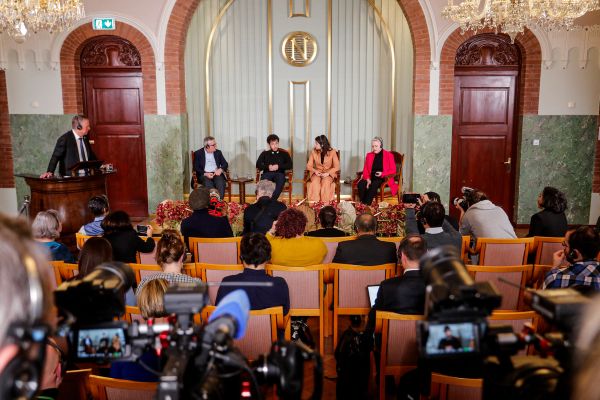 نرجس محمدي عشية حفل جائزة نوبل: الإعلام الحر أفضل حلفائنا في الحرب ضد النظام الإيراني