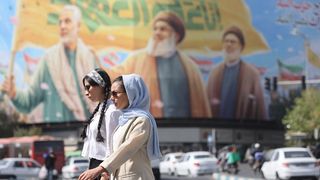 خلاف بين المحافظين حول قانون الحجاب.. وشوارع طهران تمضي قدماً