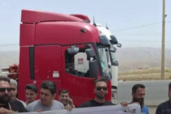 سائقو سيارات الأجرة يتضامنون مع المضربين بإلغاء رحلاتهم