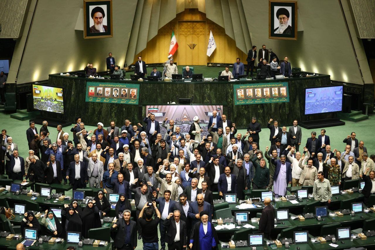 بیانیه نمایندگان مجلس: خامنه‌ای، موسی و ترامپ، فرعون زمان است