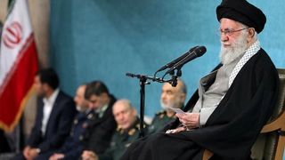 ایران در آستانه جنگ؛ خامنهای در توهم قله