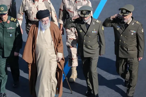 "تلغراف": "صراع داخلي" بين المسؤولين والأجهزة الأمنية في إيران خوفًا من "اختراق إسرائيلي"