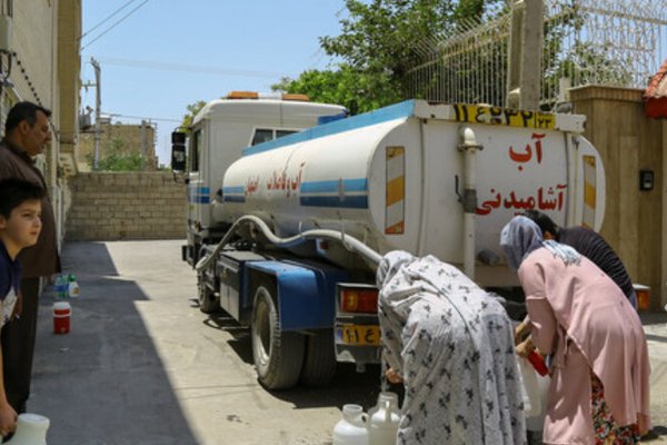 تفاقم أزمة المياه في إيران والحكومة تطالب المواطنين بشراء الخزانات
