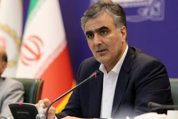 وسط أزمة اقتصادية حادة.. أنباء متضاربة بشأن مصير محافظ البنك المركزي الإيراني