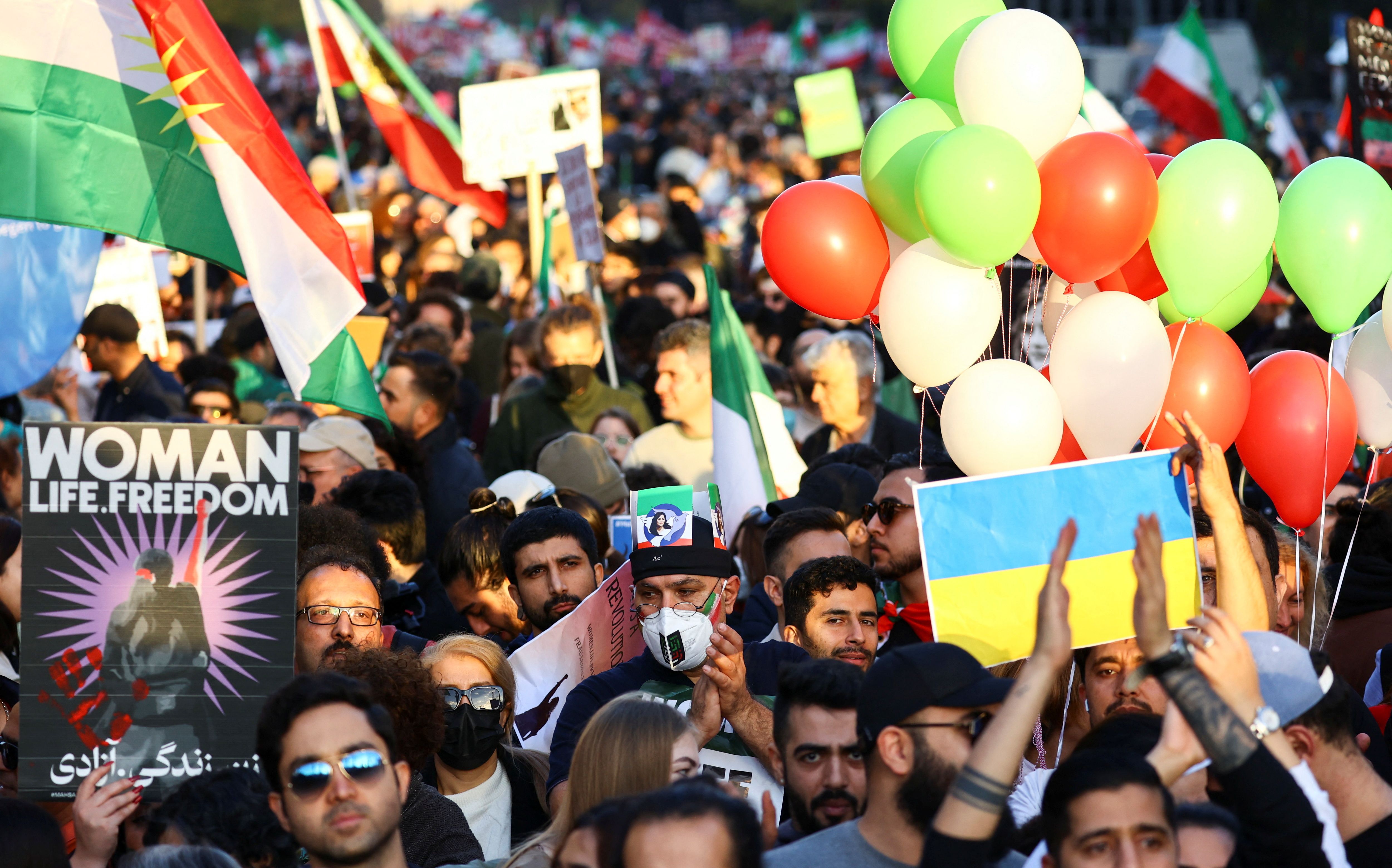 Politicians Call For Reforms In Iran, Replacing Cabinet Members