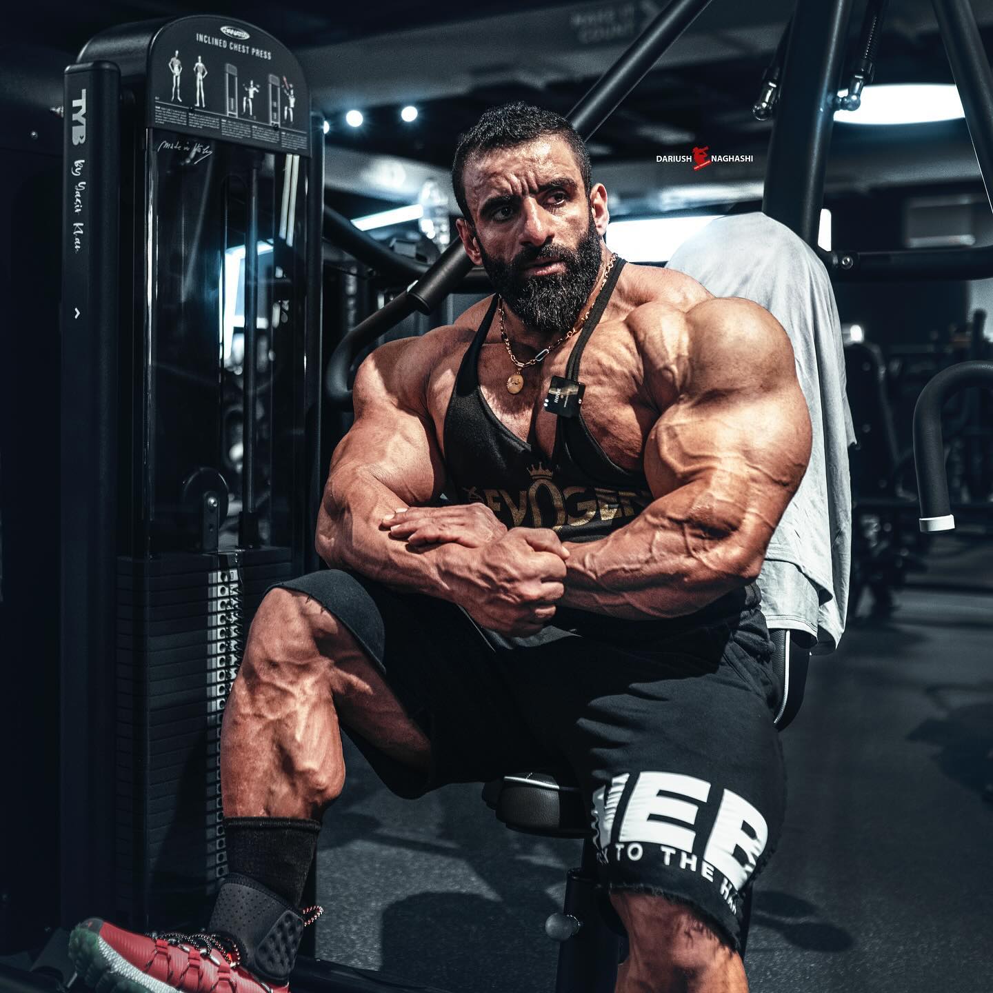 بطل "مستر أولمبيا" السابق يتضامن مع الاحتجاجات في إيران