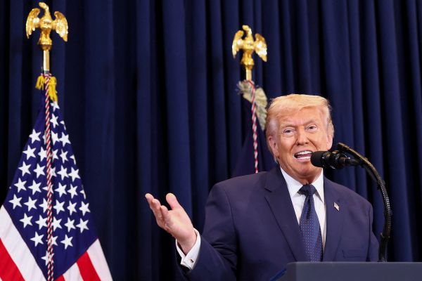 دونالد ترامپ: تغییر حکومت در ایران رخ خواهد داد، اما نه فورا