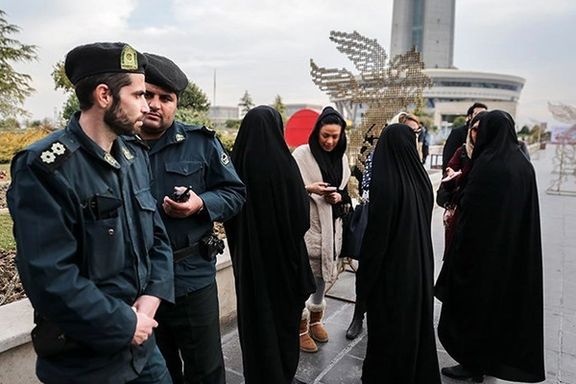 استاد حوزه علمیه قم: چادر مشکی زنان پرچم اسلام است