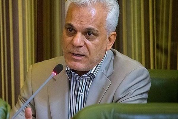 قائد شرطة طهران السابق: الوضع تجاوز "سوء الحجاب".. البعض يأتي لشراء الفاكهة بملابس داخلية