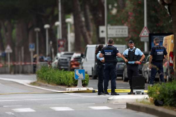 French police officer injured in antisemitic arson attack on synagogue