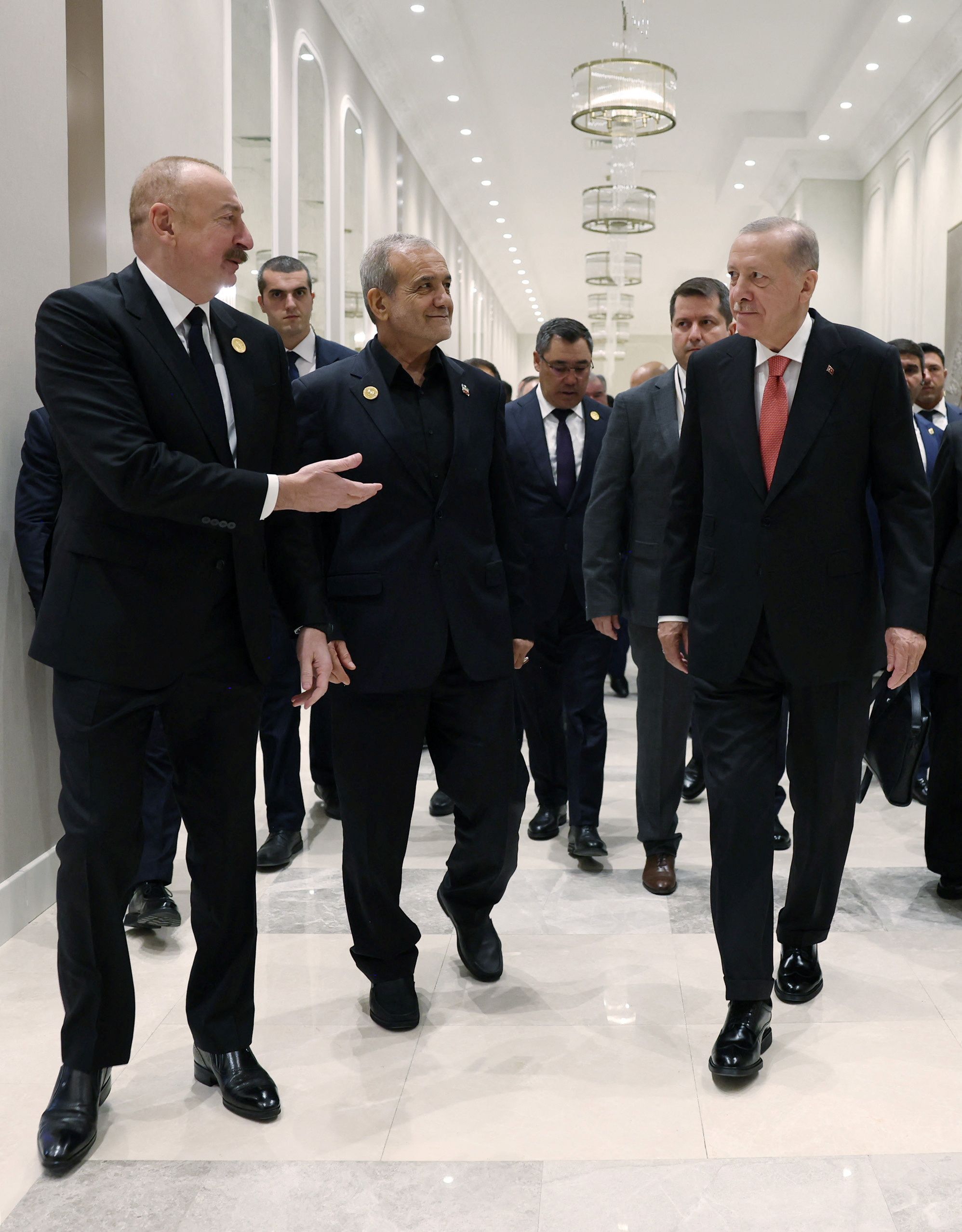 پزشکیان در اجلاس اکو: با استناد به منشور ملل متحد پاسخ قاطعی به متجاوزان دادیم