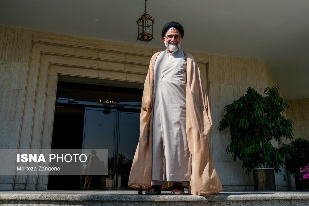 واگذاری گسترده زمین و امکانات دولتی برای افزایش تعداد پایگاه‌های وزارت اطلاعات 