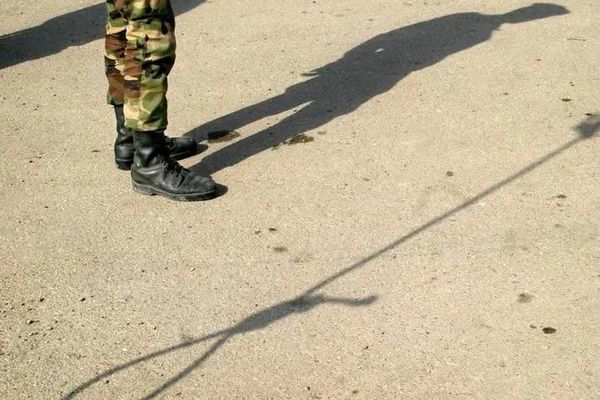 وسط توتر شديد مع الحراس.. سجناء "إيفين" يمنعون نقل سجين سياسي إيراني لتنفيذ حكم الإعدام