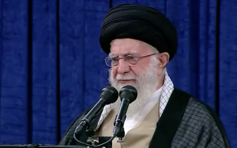 علی خامنه‌ای: برنامه آمریکا ایجاد بحران در ایران است؛ شتر در خواب بیند پنبه دانه