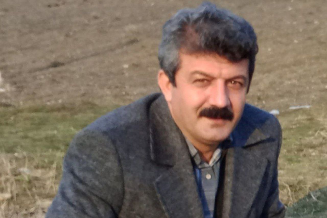 اداره اطلاعات سقز برخلاف تصمیم دادگاه از آزادی سلیمان عبدی، معلم بازداشتی، خودداری می‌کند