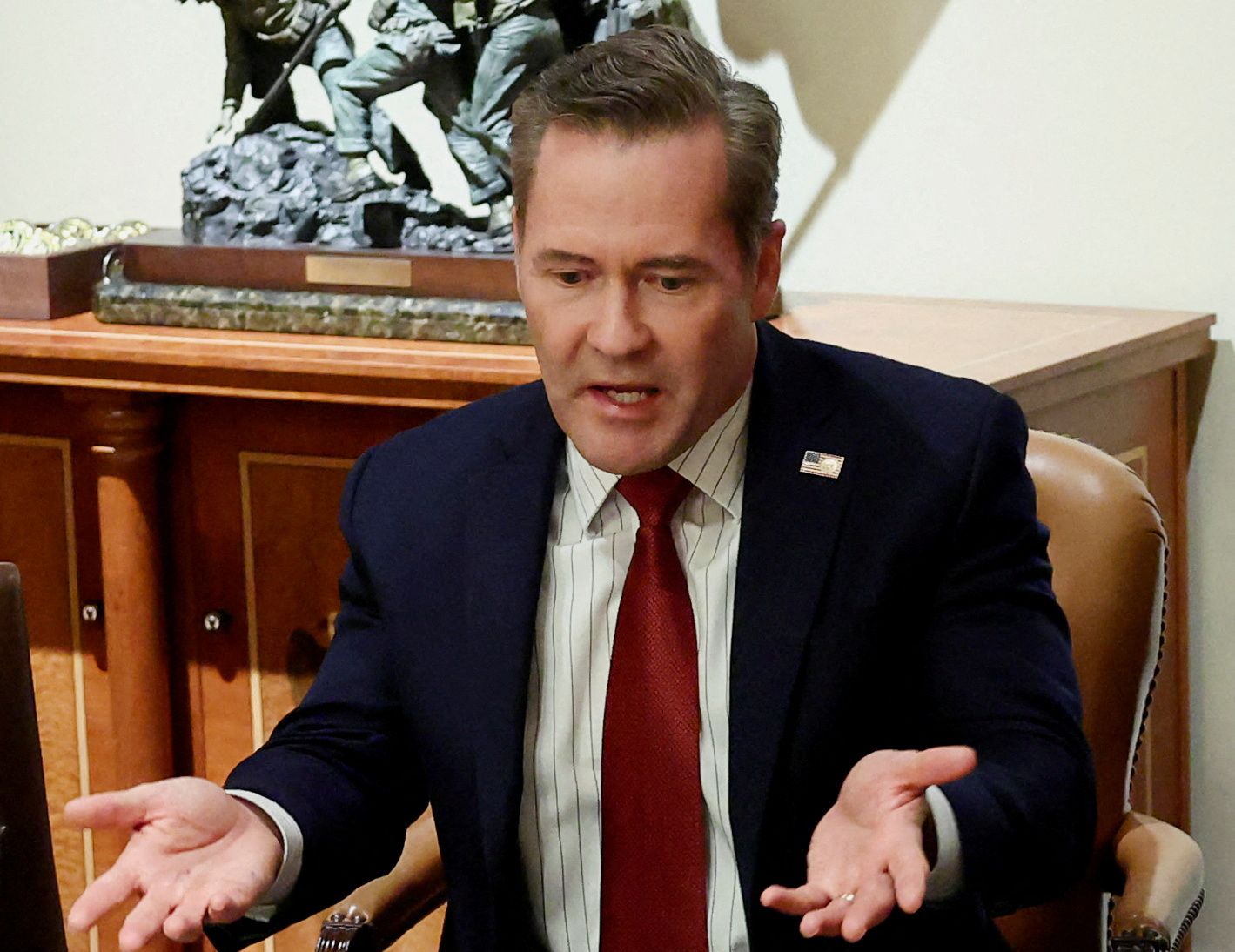 ترامپ والتز را از مقام مشاور امنیت ملی کاخ سفید برکنار کرد