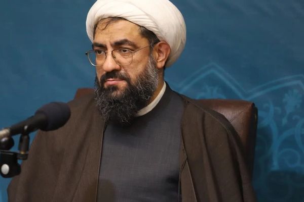 عضو مجلس خبرگان: جوانان برای جواب سوالاتشان به مراکز قم مراجعه کنند نه فضای مجازی