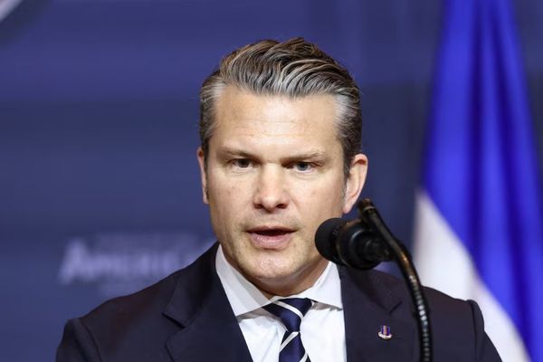 وزیر جنگ آمریکا: فرماندهی سپاه پاسداران یک شغل موقت است