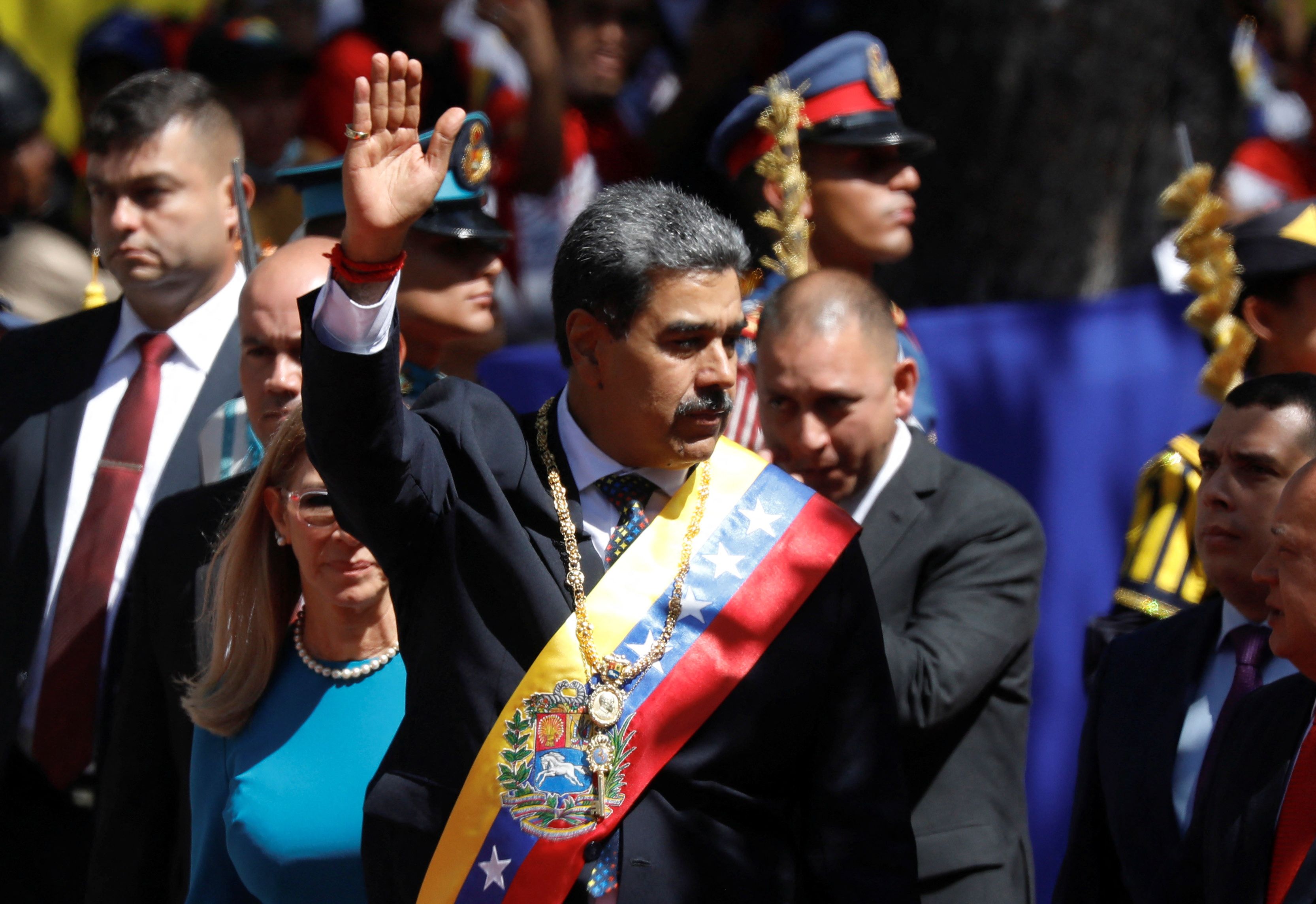 مراسم تحلیف نیکولاس مادورو، رییس‌جمهوری ونزوئلا که به تقلب در انتخابات متهم شده، کاراکاس، ۲۱ دی