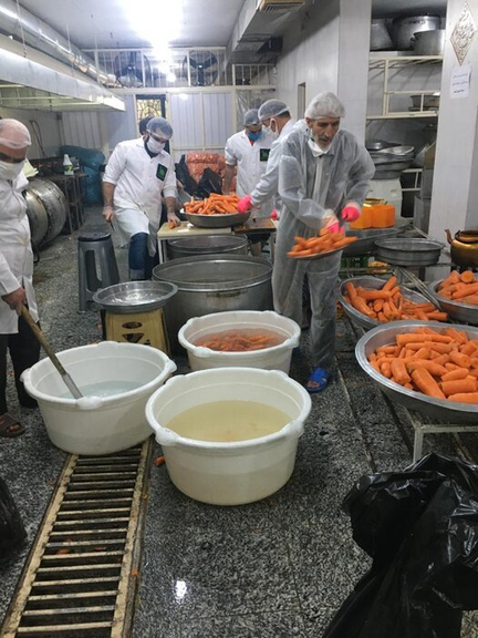 عضو اتحادیه آبمیوه و بستنی: قیمت یک بطری آب هویج، ۹۰ هزار تومان شده است