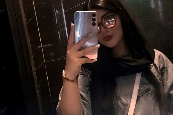 بیبی زهرا موسوی، زندانی سیاسی، به بند عمومی زندان وکیلآباد مشهد منتقل شد
