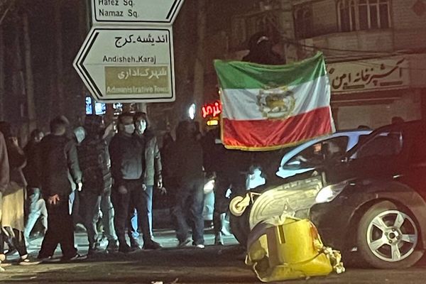 شیر و خورشید نماد مبارزه برای ایران در برابر جمهوری اسلامی است