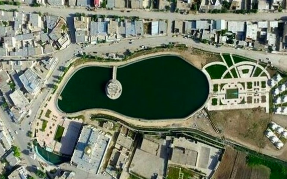 اهالی سرابله در استان ایلام در پی شنیده شدن صدای مهیب و لرزش زمین از خانهها بیرون آمدند