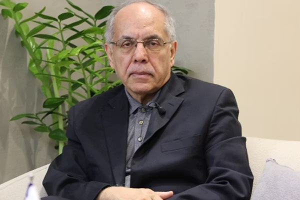 دبلوماسي إيراني سابق يصف إغلاق مضيق هرمز بـ"الانتحار".. ويحذر من هجوم أميركي غير مسبوق