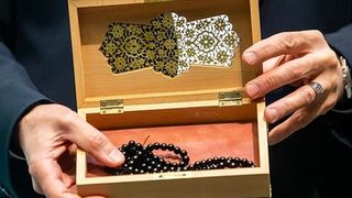 تسبیح خامنهای و «پتوی همدلی»؛ تلاش برای مردمی نشان دادن حمایت از لبنان و فلسطین