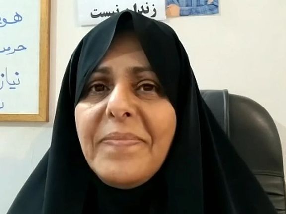 سجينة إيرانية تطالب باستقالة خامنئي عادت للسجن بعد أسبوع فقط من جراحة في القلب