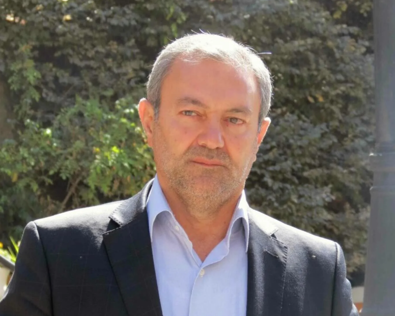 یکی از فرماندهان پیشین سپاه پاسداران از ضرب و جرح خود در بازداشتگاه وزارت اطلاعات خبر داد