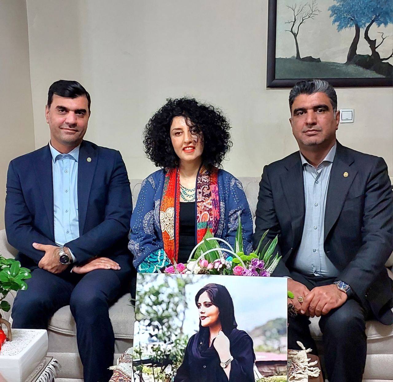 تصویری از دیدار خسرو علی‌کردی و جواد علی‌کردی با نرگس محمدی در سال ۱۴۰۳