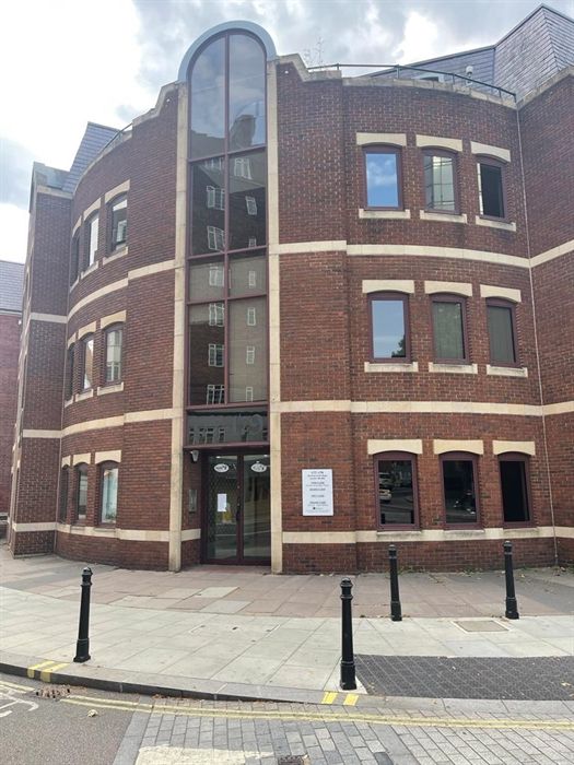 نمایندگی هما در محله همرسمیت، در غرب لندن 