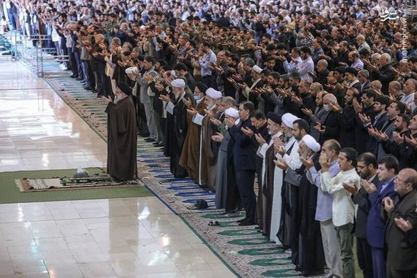 Following Khamenei's lead, Iran clerics blast US in Friday sermons