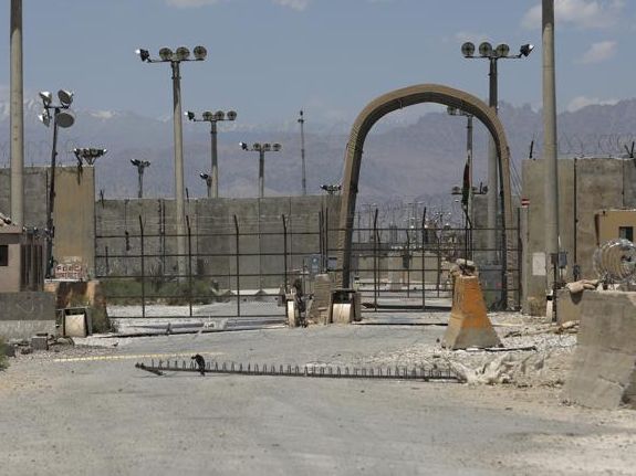 نیروهای ارتش آمریکا پس از بیست سال پایگاه هوایی بگرام افغانستان را ترک کردند