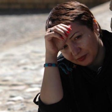 همسر عالیه مطلبزاده: همسرم با عنوان «سیاهنمایی درباره کرونا» در زندان از تماس محروم شده